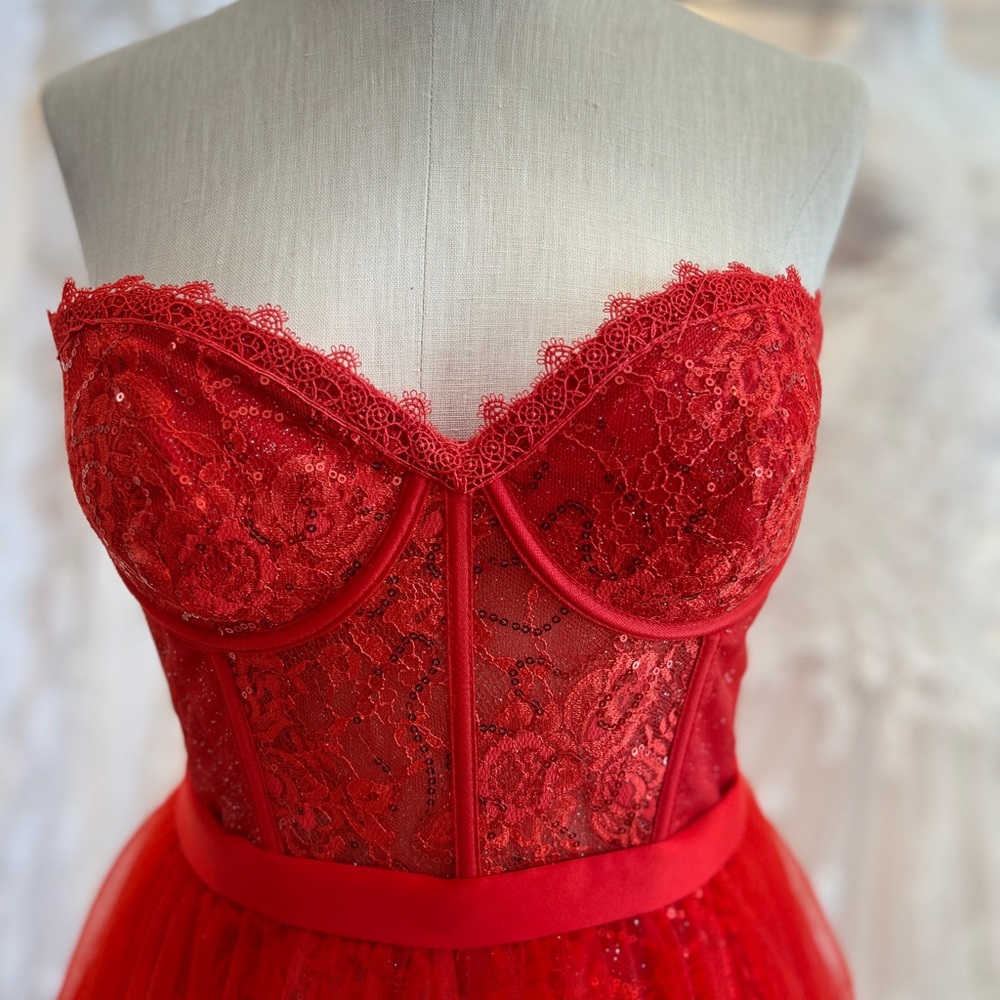 Elegant Red Lace Bustier Dress